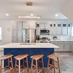 Downtown 10 Min Rooftop Deck King Suite 55 Smart Tv