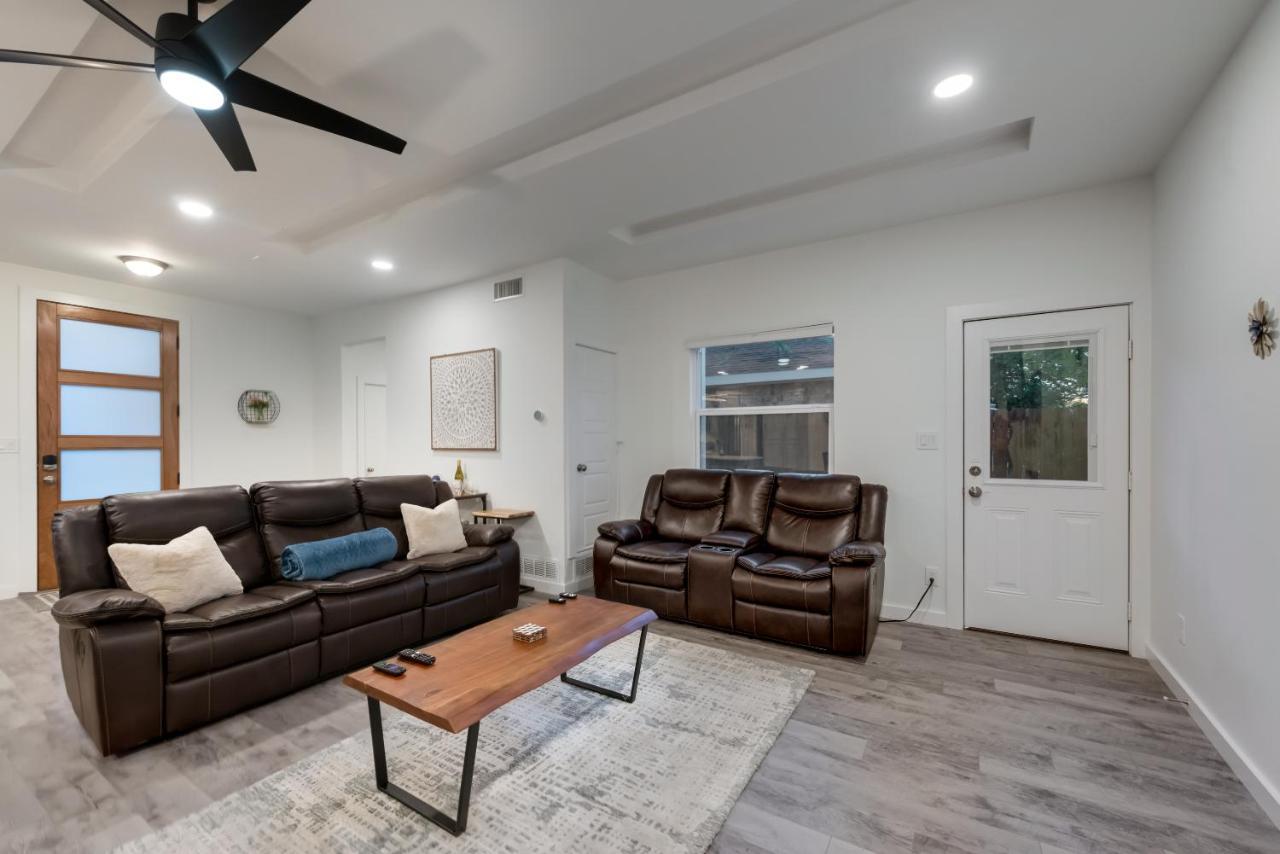 Downtown 10 Min Rooftop Deck King 55 Smart Tv * Dallas